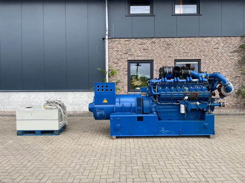 Deutz Gasset 800 / 1110 kVA Stamford generatorset - Sähkögeneraattori: kuva Deutz Gasset 800 / 1110 kVA Stamford generatorset - Sähkögeneraattori Deutz Gasset 800 / 1110 kVA Stamford generatorset - Sähkögeneraattori: kuva Deutz Gasset 800 / 1110 kVA Stamford generatorset - Sähkögeneraattori