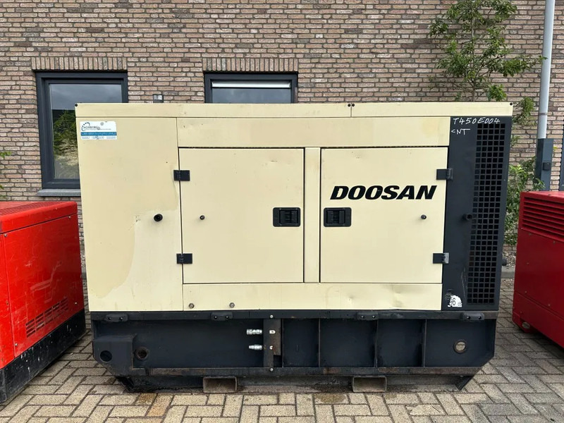 Doosan G40 Mitsubishi Leroy Somer 40 kVA Silent Rental generatorset - Sähkögeneraattori: kuva Doosan G40 Mitsubishi Leroy Somer 40 kVA Silent Rental generatorset - Sähkögeneraattori Doosan G40 Mitsubishi Leroy Somer 40 kVA Silent Rental generatorset - Sähkögeneraattori: kuva Doosan G40 Mitsubishi Leroy Somer 40 kVA Silent Rental generatorset - Sähkögeneraattori