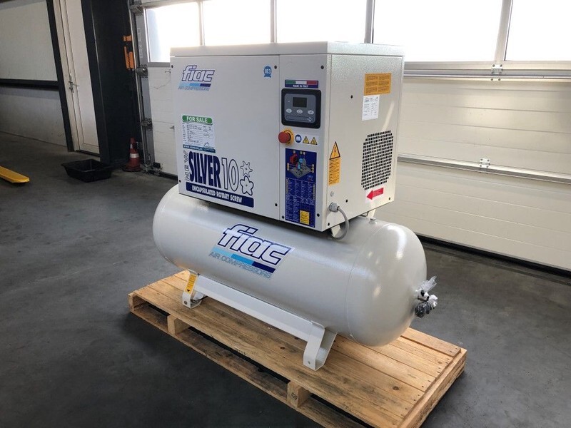 Fiac New Silver 10 / 300 Silent 7.5 kW 860 L / min 10 bar Elektrische Schroefcompressor met ketel - Ilmakompressori: kuva Fiac New Silver 10 / 300 Silent 7.5 kW 860 L / min 10 bar Elektrische Schroefcompressor met ketel - Ilmakompressori Fiac New Silver 10 / 300 Silent 7.5 kW 860 L / min 10 bar Elektrische Schroefcompressor met ketel - Ilmakompressori: kuva Fiac New Silver 10 / 300 Silent 7.5 kW 860 L / min 10 bar Elektrische Schroefcompressor met ketel - Ilmakompressori