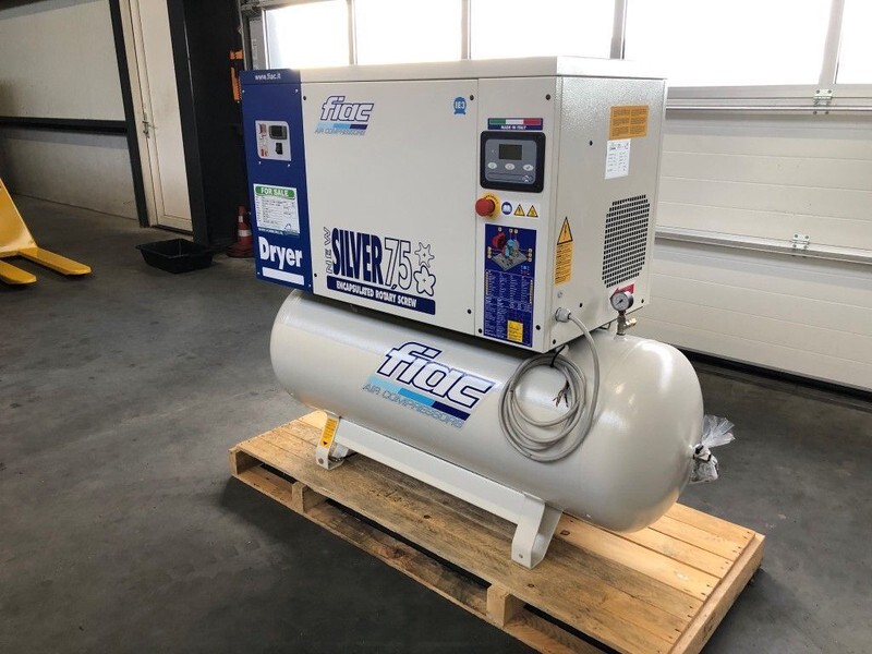 Fiac New Silver D 7.5 / 300 Silent 5.5 kW 720 L / min 10 bar Elektrische Schroefcompressor met ketel en droger - Ilmakompressori: kuva Fiac New Silver D 7.5 / 300 Silent 5.5 kW 720 L / min 10 bar Elektrische Schroefcompressor met ketel en droger - Ilmakompressori Fiac New Silver D 7.5 / 300 Silent 5.5 kW 720 L / min 10 bar Elektrische Schroefcompressor met ketel en droger - Ilmakompressori: kuva Fiac New Silver D 7.5 / 300 Silent 5.5 kW 720 L / min 10 bar Elektrische Schroefcompressor met ketel en droger - Ilmakompressori