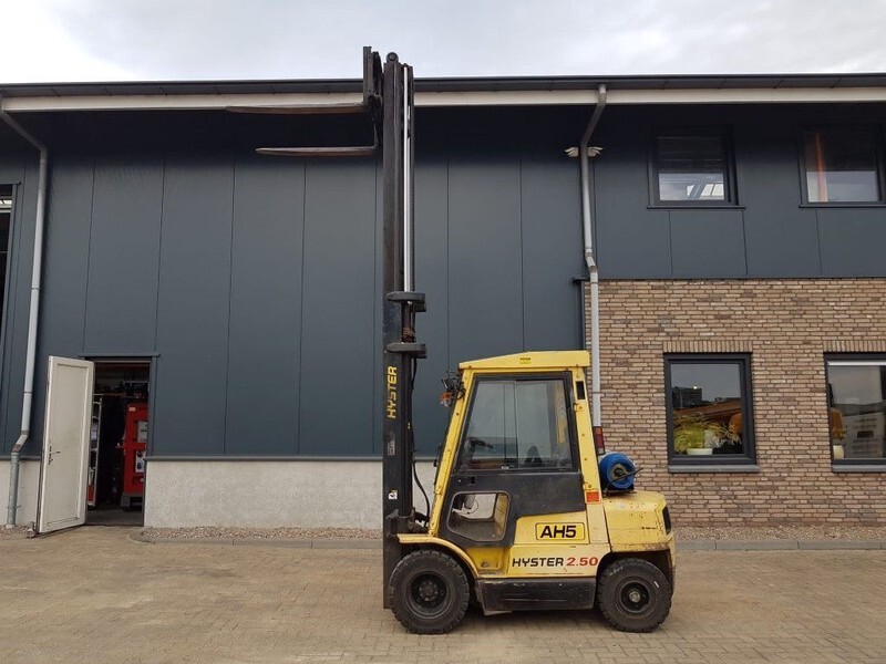 Hyster H2.50XM 2.5 ton Duplex Sideshift LPG Heftruck - Kaasutrukki: kuva Hyster H2.50XM 2.5 ton Duplex Sideshift LPG Heftruck - Kaasutrukki Hyster H2.50XM 2.5 ton Duplex Sideshift LPG Heftruck - Kaasutrukki: kuva Hyster H2.50XM 2.5 ton Duplex Sideshift LPG Heftruck - Kaasutrukki