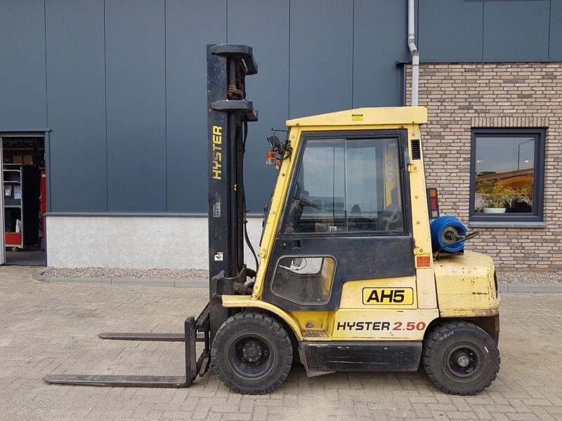 Hyster H2.50XM 2.5 ton Duplex Sideshift LPG Heftruck - Kaasutrukki: kuva Hyster H2.50XM 2.5 ton Duplex Sideshift LPG Heftruck - Kaasutrukki Hyster H2.50XM 2.5 ton Duplex Sideshift LPG Heftruck - Kaasutrukki: kuva Hyster H2.50XM 2.5 ton Duplex Sideshift LPG Heftruck - Kaasutrukki