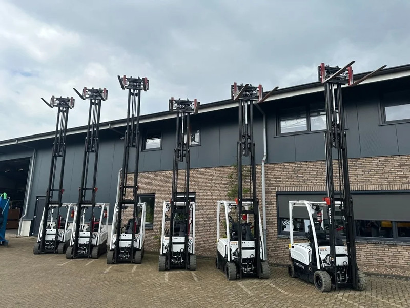 Sähkötrukki Hyster J1.8XN MWB 1.8 ton Triplex Freelift Sideshift Positioner Elektra Heftruck Accu 2023: kuva Sähkötrukki Hyster J1.8XN MWB 1.8 ton Triplex Freelift Sideshift Positioner Elektra Heftruck Accu 2023 Sähkötrukki Hyster J1.8XN MWB 1.8 ton Triplex Freelift Sideshift Positioner Elektra Heftruck Accu 2023: kuva Sähkötrukki Hyster J1.8XN MWB 1.8 ton Triplex Freelift Sideshift Positioner Elektra Heftruck Accu 2023