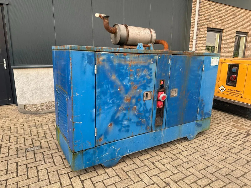 Iveco 8061 Leroy Somer 85 kVA Silent generatorset - Sähkögeneraattori: kuva Iveco 8061 Leroy Somer 85 kVA Silent generatorset - Sähkögeneraattori Iveco 8061 Leroy Somer 85 kVA Silent generatorset - Sähkögeneraattori: kuva Iveco 8061 Leroy Somer 85 kVA Silent generatorset - Sähkögeneraattori