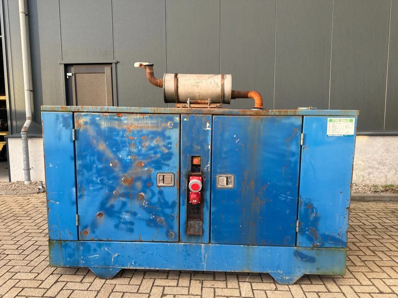 Iveco 8061 Leroy Somer 85 kVA Silent generatorset - Sähkögeneraattori: kuva Iveco 8061 Leroy Somer 85 kVA Silent generatorset - Sähkögeneraattori Iveco 8061 Leroy Somer 85 kVA Silent generatorset - Sähkögeneraattori: kuva Iveco 8061 Leroy Somer 85 kVA Silent generatorset - Sähkögeneraattori