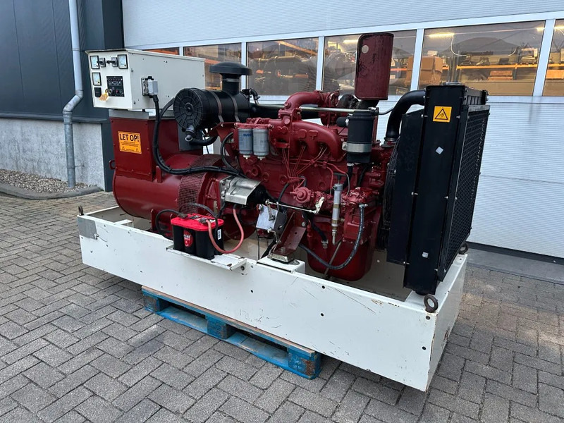 Iveco 8061 SI 07.05 A 550 Marelli 100 kVA noodstroom generatorset - Sähkögeneraattori: kuva Iveco 8061 SI 07.05 A 550 Marelli 100 kVA noodstroom generatorset - Sähkögeneraattori Iveco 8061 SI 07.05 A 550 Marelli 100 kVA noodstroom generatorset - Sähkögeneraattori: kuva Iveco 8061 SI 07.05 A 550 Marelli 100 kVA noodstroom generatorset - Sähkögeneraattori