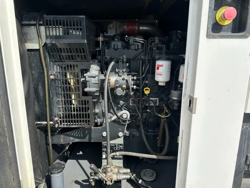 Iveco FPT F32 AM1A Leroy Somer 32 kVA Silent generatorset 39 hours ! - Sähkögeneraattori: kuva Iveco FPT F32 AM1A Leroy Somer 32 kVA Silent generatorset 39 hours ! - Sähkögeneraattori Iveco FPT F32 AM1A Leroy Somer 32 kVA Silent generatorset 39 hours ! - Sähkögeneraattori: kuva Iveco FPT F32 AM1A Leroy Somer 32 kVA Silent generatorset 39 hours ! - Sähkögeneraattori