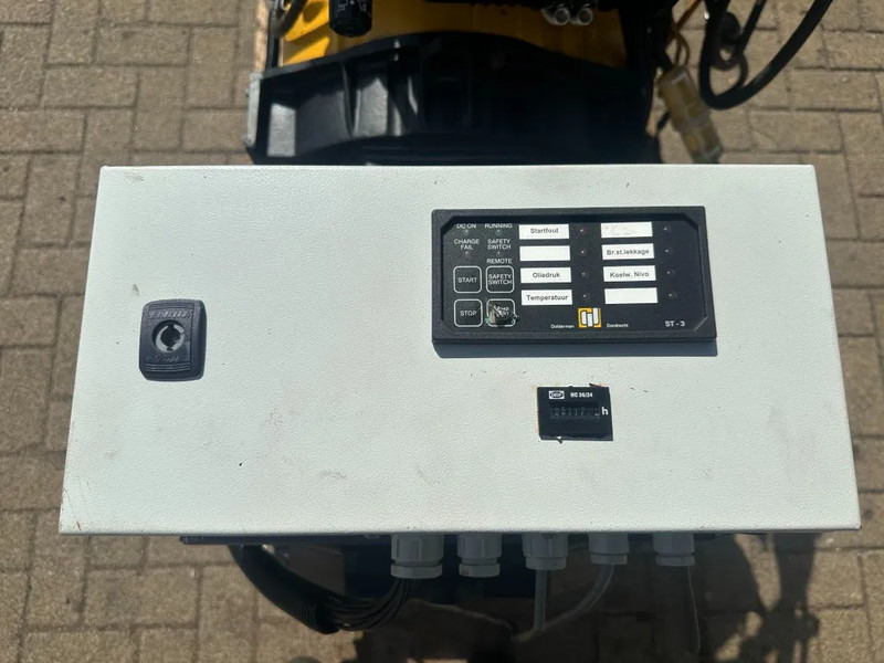 John Deere 3029 Stamford 30 kVA generatorset - Sähkögeneraattori: kuva John Deere 3029 Stamford 30 kVA generatorset - Sähkögeneraattori John Deere 3029 Stamford 30 kVA generatorset - Sähkögeneraattori: kuva John Deere 3029 Stamford 30 kVA generatorset - Sähkögeneraattori