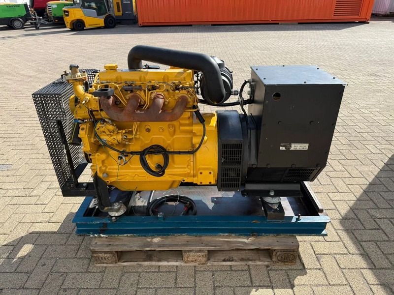 John Deere 4039 DF 008 Stamford 42.5 kVA generatorset - Sähkögeneraattori: kuva John Deere 4039 DF 008 Stamford 42.5 kVA generatorset - Sähkögeneraattori John Deere 4039 DF 008 Stamford 42.5 kVA generatorset - Sähkögeneraattori: kuva John Deere 4039 DF 008 Stamford 42.5 kVA generatorset - Sähkögeneraattori