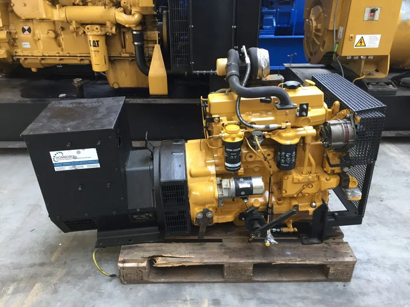 John Deere 4045 TFU 70 Stamford 65 kVA generatorset - Sähkögeneraattori: kuva John Deere 4045 TFU 70 Stamford 65 kVA generatorset - Sähkögeneraattori John Deere 4045 TFU 70 Stamford 65 kVA generatorset - Sähkögeneraattori: kuva John Deere 4045 TFU 70 Stamford 65 kVA generatorset - Sähkögeneraattori