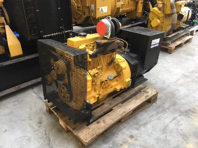 John Deere 4045 TFU 70 Stamford 65 kVA generatorset - Sähkögeneraattori: kuva John Deere 4045 TFU 70 Stamford 65 kVA generatorset - Sähkögeneraattori John Deere 4045 TFU 70 Stamford 65 kVA generatorset - Sähkögeneraattori: kuva John Deere 4045 TFU 70 Stamford 65 kVA generatorset - Sähkögeneraattori
