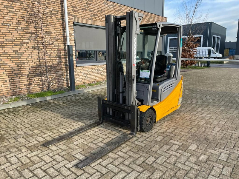 Sähkötrukki Jungheinrich EFG 216 Elektra 1.6 ton Triplex Freelift Sideshift Elektra Heftruck: kuva Sähkötrukki Jungheinrich EFG 216 Elektra 1.6 ton Triplex Freelift Sideshift Elektra Heftruck