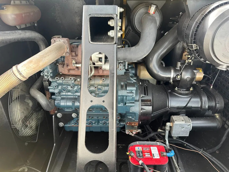 Kaeser M80 Kubota 8.1 m3 / min 7 Bar 55 kW Mobiele Silent Diesel Compressor - Ilmakompressori: kuva Kaeser M80 Kubota 8.1 m3 / min 7 Bar 55 kW Mobiele Silent Diesel Compressor - Ilmakompressori Kaeser M80 Kubota 8.1 m3 / min 7 Bar 55 kW Mobiele Silent Diesel Compressor - Ilmakompressori: kuva Kaeser M80 Kubota 8.1 m3 / min 7 Bar 55 kW Mobiele Silent Diesel Compressor - Ilmakompressori