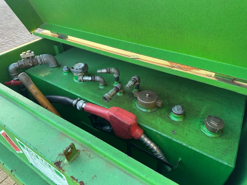 Varastosäiliö Kiwa IBC Steenbergen 750 liter Dieseltank met Handpomp Milieutank: kuva Varastosäiliö Kiwa IBC Steenbergen 750 liter Dieseltank met Handpomp Milieutank Varastosäiliö Kiwa IBC Steenbergen 750 liter Dieseltank met Handpomp Milieutank: kuva Varastosäiliö Kiwa IBC Steenbergen 750 liter Dieseltank met Handpomp Milieutank