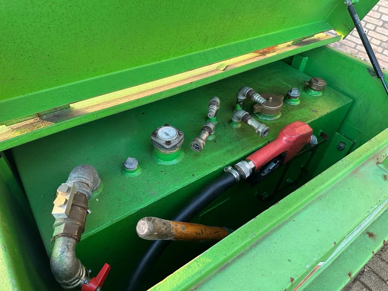 Varastosäiliö Kiwa IBC Steenbergen 750 liter Dieseltank met Handpomp Milieutank: kuva Varastosäiliö Kiwa IBC Steenbergen 750 liter Dieseltank met Handpomp Milieutank Varastosäiliö Kiwa IBC Steenbergen 750 liter Dieseltank met Handpomp Milieutank: kuva Varastosäiliö Kiwa IBC Steenbergen 750 liter Dieseltank met Handpomp Milieutank