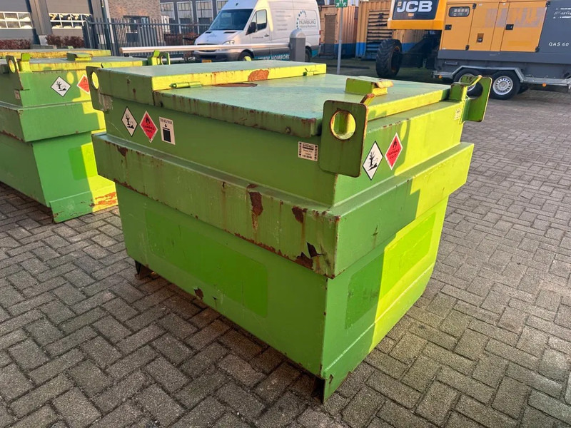 Varastosäiliö Kiwa IBC Steenbergen 750 liter Dieseltank met Handpomp Milieutank: kuva Varastosäiliö Kiwa IBC Steenbergen 750 liter Dieseltank met Handpomp Milieutank Varastosäiliö Kiwa IBC Steenbergen 750 liter Dieseltank met Handpomp Milieutank: kuva Varastosäiliö Kiwa IBC Steenbergen 750 liter Dieseltank met Handpomp Milieutank