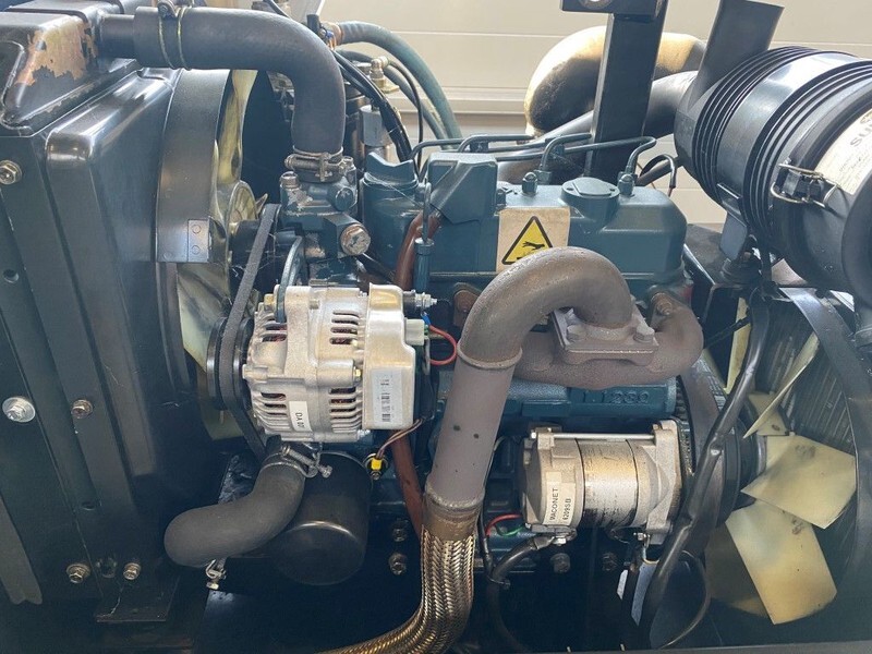 Kubota Sullair 15.5 kW 7 bar 2000 L / min Diesel Schroefcompressor - Ilmakompressori: kuva Kubota Sullair 15.5 kW 7 bar 2000 L / min Diesel Schroefcompressor - Ilmakompressori Kubota Sullair 15.5 kW 7 bar 2000 L / min Diesel Schroefcompressor - Ilmakompressori: kuva Kubota Sullair 15.5 kW 7 bar 2000 L / min Diesel Schroefcompressor - Ilmakompressori