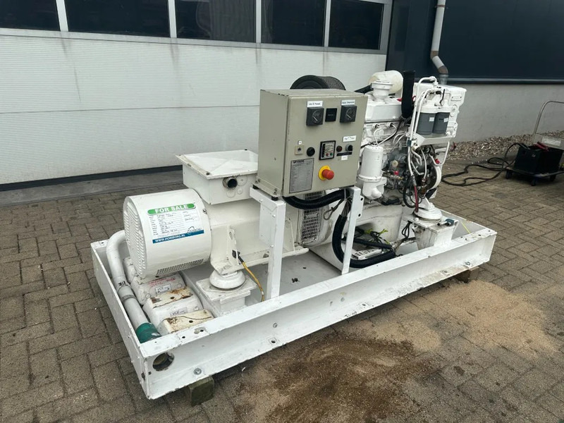 Mercedes-Benz OM 364 MTU 50 kVA Marine Scheepsvaart generatorset - Sähkögeneraattori: kuva Mercedes-Benz OM 364 MTU 50 kVA Marine Scheepsvaart generatorset - Sähkögeneraattori Mercedes-Benz OM 364 MTU 50 kVA Marine Scheepsvaart generatorset - Sähkögeneraattori: kuva Mercedes-Benz OM 364 MTU 50 kVA Marine Scheepsvaart generatorset - Sähkögeneraattori
