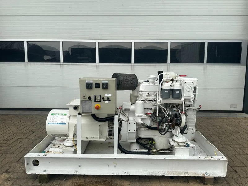 Mercedes-Benz OM 364 MTU 50 kVA Marine Scheepsvaart generatorset - Sähkögeneraattori: kuva Mercedes-Benz OM 364 MTU 50 kVA Marine Scheepsvaart generatorset - Sähkögeneraattori Mercedes-Benz OM 364 MTU 50 kVA Marine Scheepsvaart generatorset - Sähkögeneraattori: kuva Mercedes-Benz OM 364 MTU 50 kVA Marine Scheepsvaart generatorset - Sähkögeneraattori