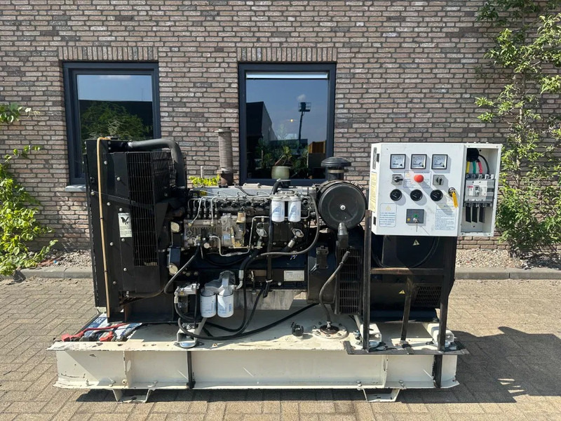 Perkins Stamford 100 kVA noodstroom generatorset - Sähkögeneraattori: kuva Perkins Stamford 100 kVA noodstroom generatorset - Sähkögeneraattori Perkins Stamford 100 kVA noodstroom generatorset - Sähkögeneraattori: kuva Perkins Stamford 100 kVA noodstroom generatorset - Sähkögeneraattori