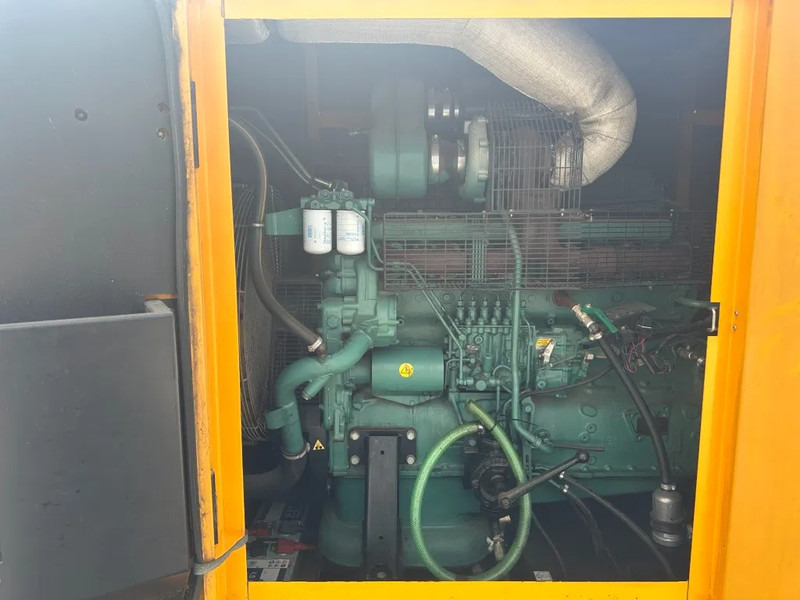 Volvo TWD 1210 G SDMO Leroy Somer 300 kVA Silent generatorset - Sähkögeneraattori: kuva Volvo TWD 1210 G SDMO Leroy Somer 300 kVA Silent generatorset - Sähkögeneraattori Volvo TWD 1210 G SDMO Leroy Somer 300 kVA Silent generatorset - Sähkögeneraattori: kuva Volvo TWD 1210 G SDMO Leroy Somer 300 kVA Silent generatorset - Sähkögeneraattori