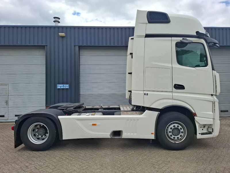 Mercedes-Benz Actros 1845 GIGASPACE more pcs in stock - Vetopöytäauto: kuva Mercedes-Benz Actros 1845 GIGASPACE more pcs in stock - Vetopöytäauto Mercedes-Benz Actros 1845 GIGASPACE more pcs in stock - Vetopöytäauto: kuva Mercedes-Benz Actros 1845 GIGASPACE more pcs in stock - Vetopöytäauto