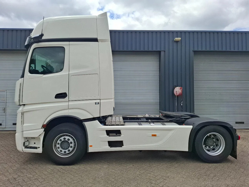 Mercedes-Benz Actros 1845 GIGASPACE more pcs in stock - Vetopöytäauto: kuva Mercedes-Benz Actros 1845 GIGASPACE more pcs in stock - Vetopöytäauto Mercedes-Benz Actros 1845 GIGASPACE more pcs in stock - Vetopöytäauto: kuva Mercedes-Benz Actros 1845 GIGASPACE more pcs in stock - Vetopöytäauto