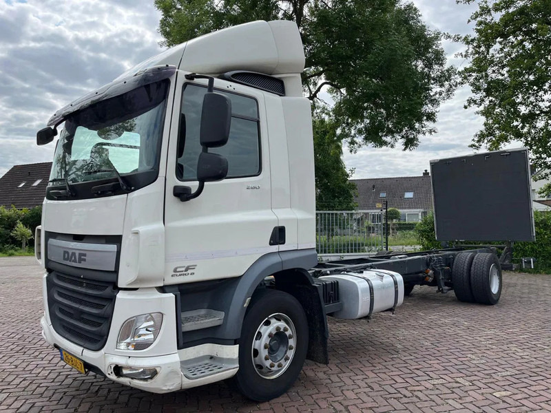DAF CF 260 CF 260 FA CHASSIS CABINE EURO 6 - Kuorma-auto alusta: kuva DAF CF 260 CF 260 FA CHASSIS CABINE EURO 6 - Kuorma-auto alusta DAF CF 260 CF 260 FA CHASSIS CABINE EURO 6 - Kuorma-auto alusta: kuva DAF CF 260 CF 260 FA CHASSIS CABINE EURO 6 - Kuorma-auto alusta
