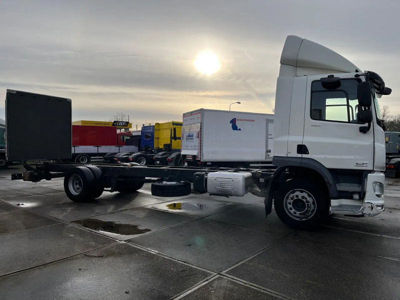 DAF CF 260 CF 260 FA CHASSIS CABINE EURO 6 - Kuorma-auto alusta: kuva DAF CF 260 CF 260 FA CHASSIS CABINE EURO 6 - Kuorma-auto alusta DAF CF 260 CF 260 FA CHASSIS CABINE EURO 6 - Kuorma-auto alusta: kuva DAF CF 260 CF 260 FA CHASSIS CABINE EURO 6 - Kuorma-auto alusta