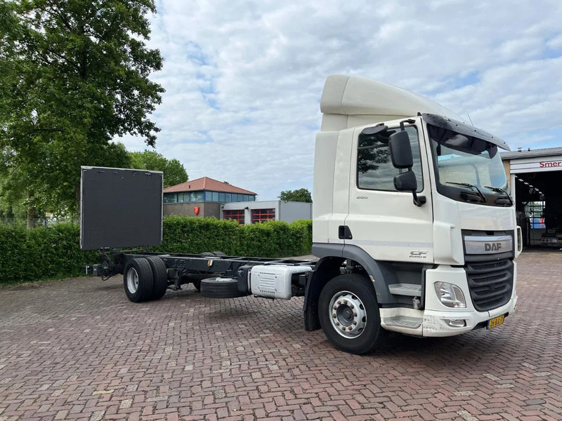DAF CF 260 CF 260 FA CHASSIS CABINE EURO 6 - Kuorma-auto alusta: kuva DAF CF 260 CF 260 FA CHASSIS CABINE EURO 6 - Kuorma-auto alusta DAF CF 260 CF 260 FA CHASSIS CABINE EURO 6 - Kuorma-auto alusta: kuva DAF CF 260 CF 260 FA CHASSIS CABINE EURO 6 - Kuorma-auto alusta
