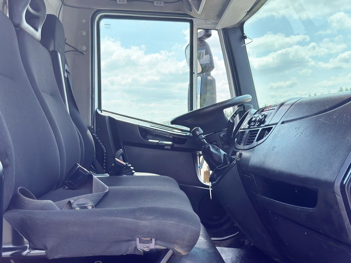 Kuorma-auto alusta Iveco EUROCARGO 110-250* PLATFORM 4,60 m* 4x4: kuva Kuorma-auto alusta Iveco EUROCARGO 110-250* PLATFORM 4,60 m* 4x4