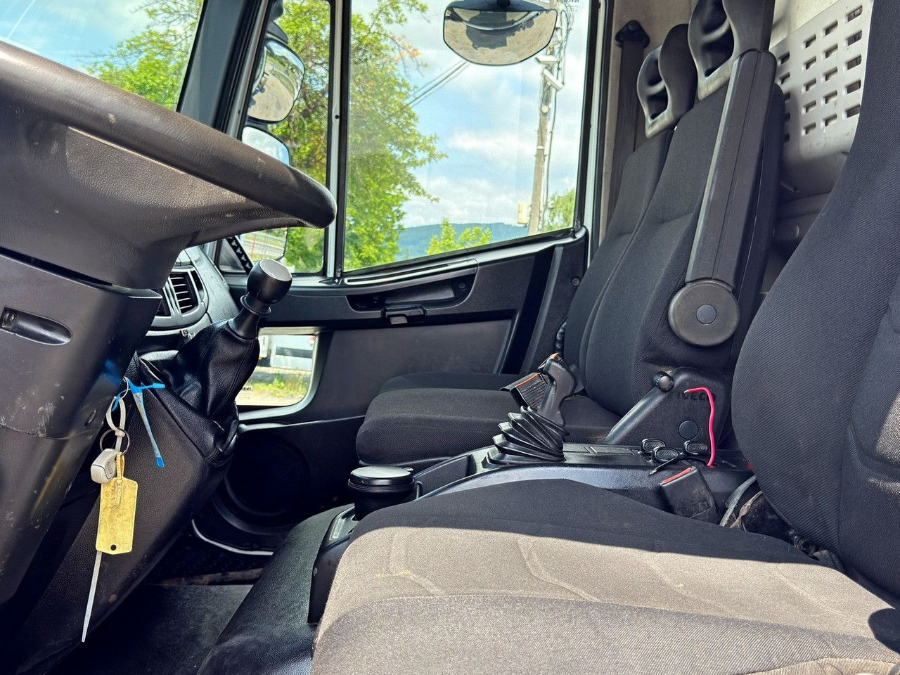 Kuorma-auto alusta Iveco EUROCARGO 110-250* PLATFORM 4,60 m* 4x4: kuva Kuorma-auto alusta Iveco EUROCARGO 110-250* PLATFORM 4,60 m* 4x4