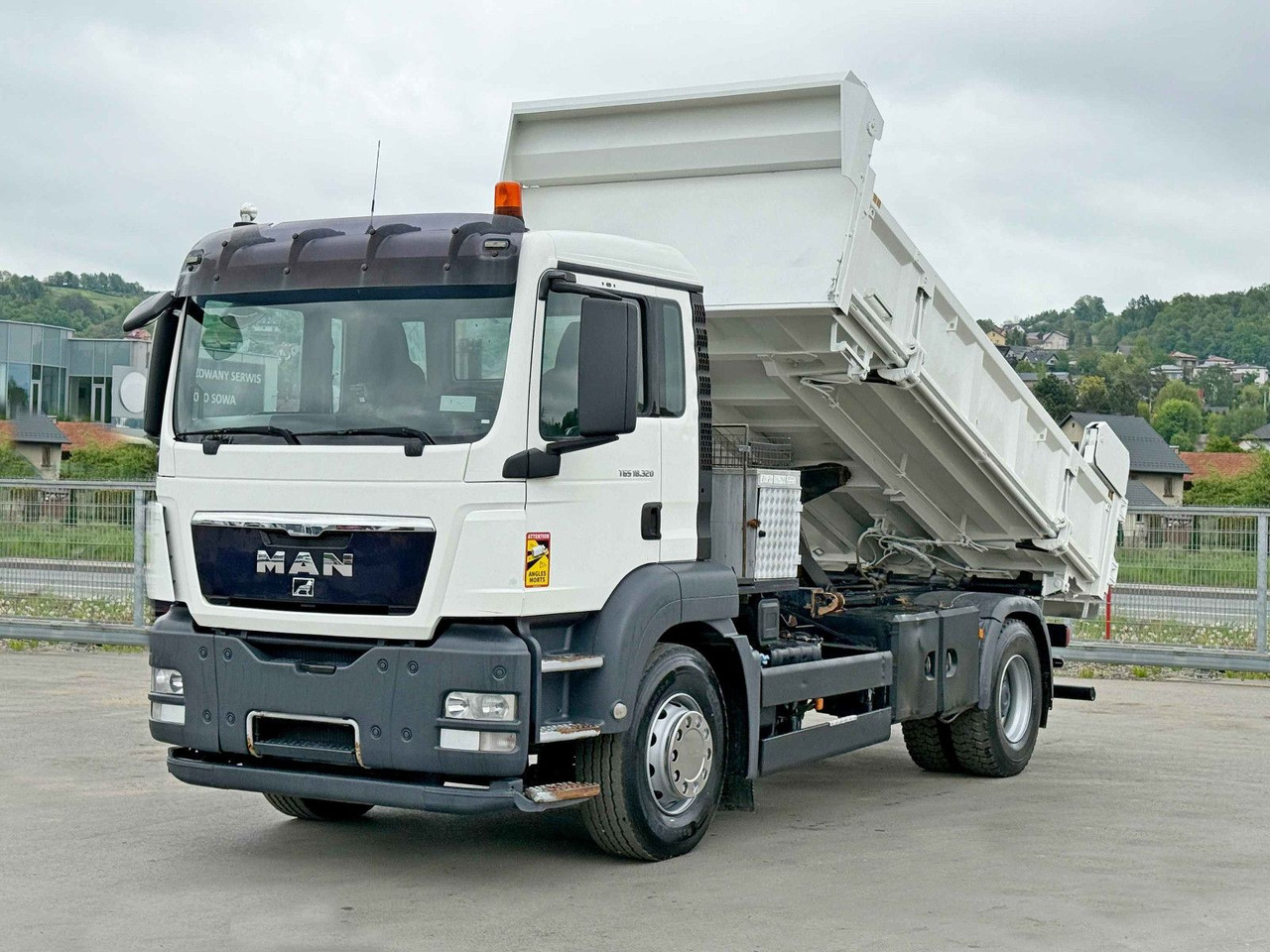 MAN TGS 18.320 * KIPPER 4,95m + BORDMATIC*TOPZUSTAND - Kippiauto kuorma-auto, Nosturiauto: kuva MAN TGS 18.320 * KIPPER 4,95m + BORDMATIC*TOPZUSTAND - Kippiauto kuorma-auto, Nosturiauto MAN TGS 18.320 * KIPPER 4,95m + BORDMATIC*TOPZUSTAND - Kippiauto kuorma-auto, Nosturiauto: kuva MAN TGS 18.320 * KIPPER 4,95m + BORDMATIC*TOPZUSTAND - Kippiauto kuorma-auto, Nosturiauto
