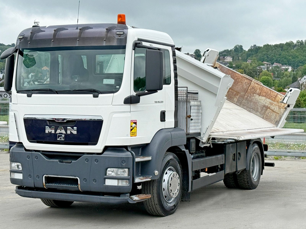 MAN TGS 18.320 * KIPPER 4,95m + BORDMATIC*TOPZUSTAND - Kippiauto kuorma-auto, Nosturiauto: kuva MAN TGS 18.320 * KIPPER 4,95m + BORDMATIC*TOPZUSTAND - Kippiauto kuorma-auto, Nosturiauto MAN TGS 18.320 * KIPPER 4,95m + BORDMATIC*TOPZUSTAND - Kippiauto kuorma-auto, Nosturiauto: kuva MAN TGS 18.320 * KIPPER 4,95m + BORDMATIC*TOPZUSTAND - Kippiauto kuorma-auto, Nosturiauto