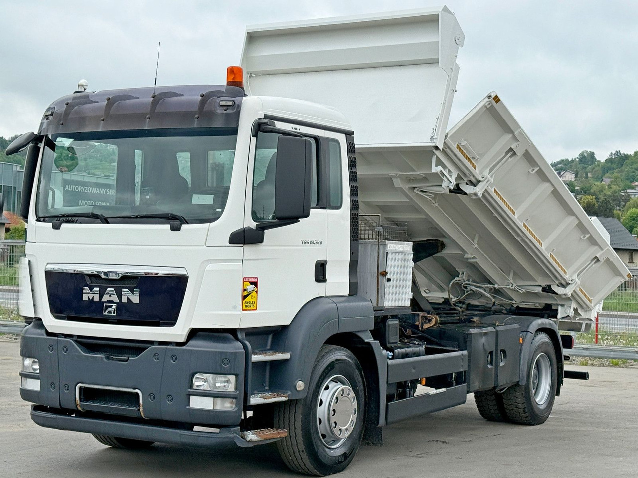 MAN TGS 18.320 * KIPPER 4,95m + BORDMATIC*TOPZUSTAND - Kippiauto kuorma-auto, Nosturiauto: kuva MAN TGS 18.320 * KIPPER 4,95m + BORDMATIC*TOPZUSTAND - Kippiauto kuorma-auto, Nosturiauto MAN TGS 18.320 * KIPPER 4,95m + BORDMATIC*TOPZUSTAND - Kippiauto kuorma-auto, Nosturiauto: kuva MAN TGS 18.320 * KIPPER 4,95m + BORDMATIC*TOPZUSTAND - Kippiauto kuorma-auto, Nosturiauto