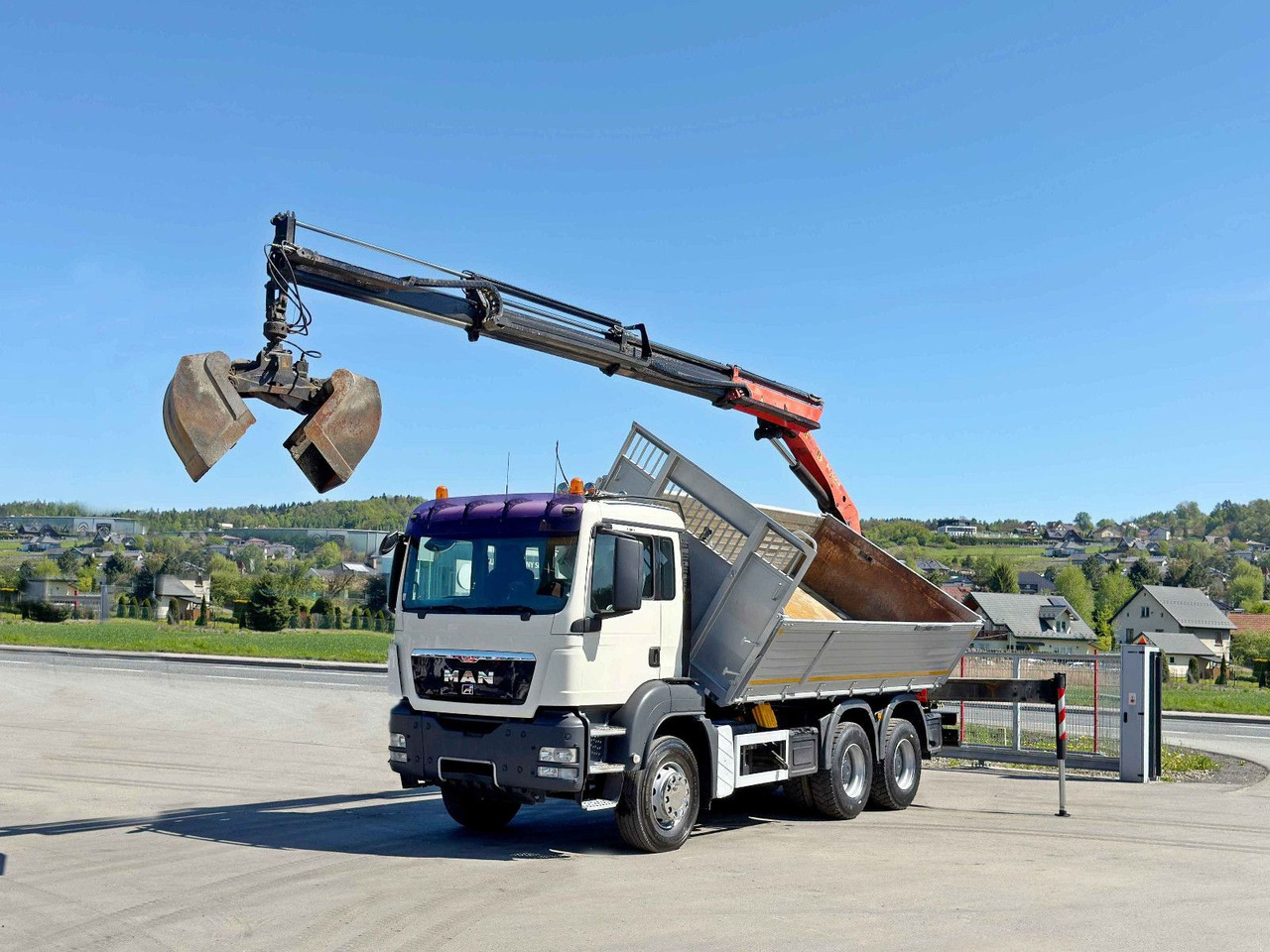 MAN TGS 33.360*KIPPER 4,95 m *PK 15002 * 6x4 - Kippiauto kuorma-auto, Nosturiauto: kuva MAN TGS 33.360*KIPPER 4,95 m *PK 15002 * 6x4 - Kippiauto kuorma-auto, Nosturiauto MAN TGS 33.360*KIPPER 4,95 m *PK 15002 * 6x4 - Kippiauto kuorma-auto, Nosturiauto: kuva MAN TGS 33.360*KIPPER 4,95 m *PK 15002 * 6x4 - Kippiauto kuorma-auto, Nosturiauto