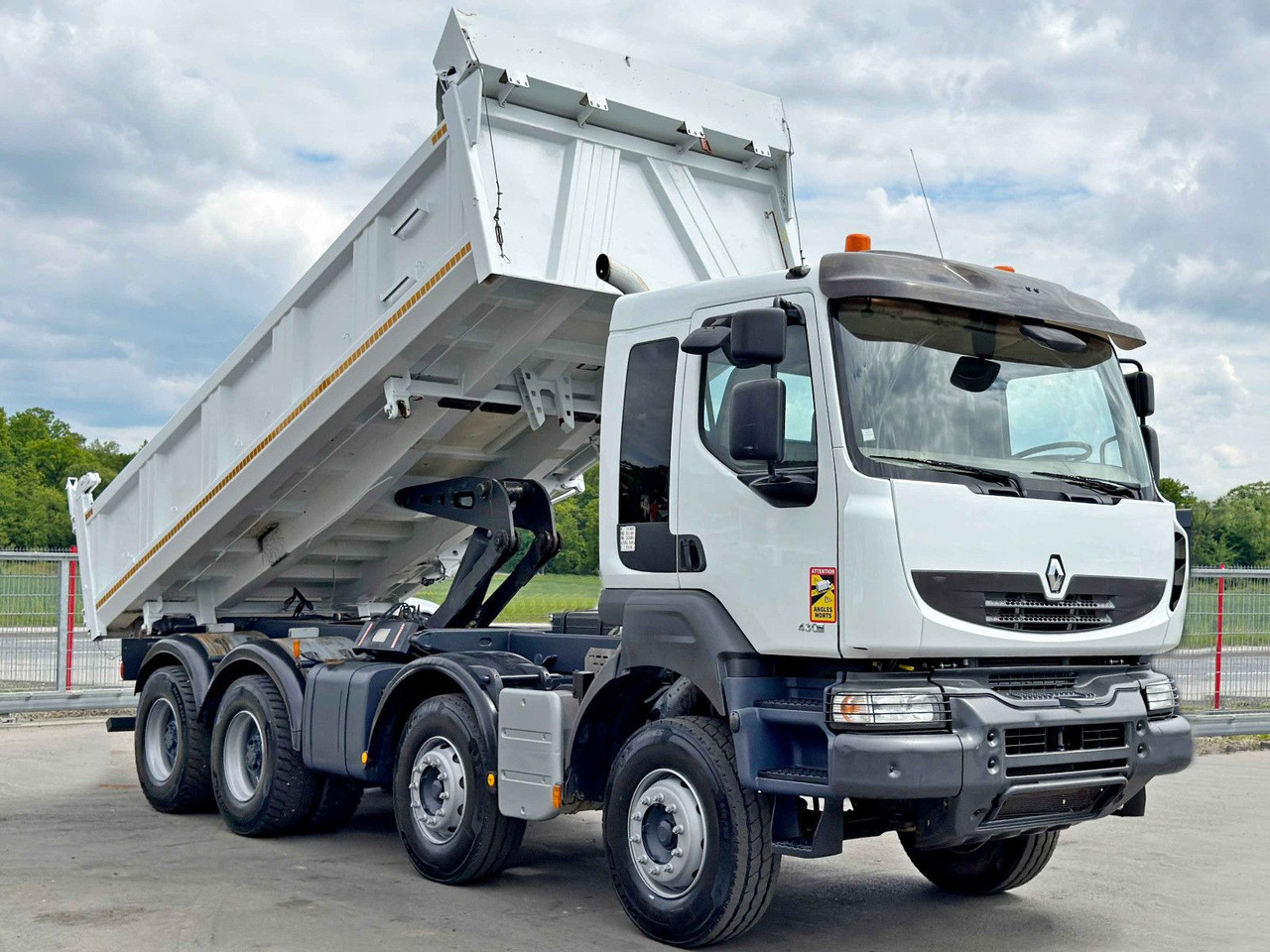 Renault KERAX 430 DXI * KIPPER 6,00 m / 8x4 * TOP - Kippiauto kuorma-auto, Nosturiauto: kuva Renault KERAX 430 DXI * KIPPER 6,00 m / 8x4 * TOP - Kippiauto kuorma-auto, Nosturiauto Renault KERAX 430 DXI * KIPPER 6,00 m / 8x4 * TOP - Kippiauto kuorma-auto, Nosturiauto: kuva Renault KERAX 430 DXI * KIPPER 6,00 m / 8x4 * TOP - Kippiauto kuorma-auto, Nosturiauto