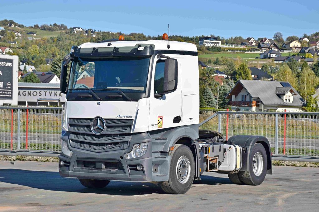 Mercedes-Benz ACTROS 1843 * Sattelzugmaschine * TOPZUSTAND - Vetopöytäauto: kuva Mercedes-Benz ACTROS 1843 * Sattelzugmaschine * TOPZUSTAND - Vetopöytäauto Mercedes-Benz ACTROS 1843 * Sattelzugmaschine * TOPZUSTAND - Vetopöytäauto: kuva Mercedes-Benz ACTROS 1843 * Sattelzugmaschine * TOPZUSTAND - Vetopöytäauto