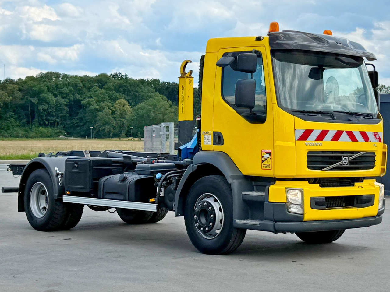 Volvo FL 240 * Abrollkipper * HMF 270 K2 * TOPZUSTAND - Koukkulava kuorma-auto: kuva Volvo FL 240 * Abrollkipper * HMF 270 K2 * TOPZUSTAND - Koukkulava kuorma-auto Volvo FL 240 * Abrollkipper * HMF 270 K2 * TOPZUSTAND - Koukkulava kuorma-auto: kuva Volvo FL 240 * Abrollkipper * HMF 270 K2 * TOPZUSTAND - Koukkulava kuorma-auto