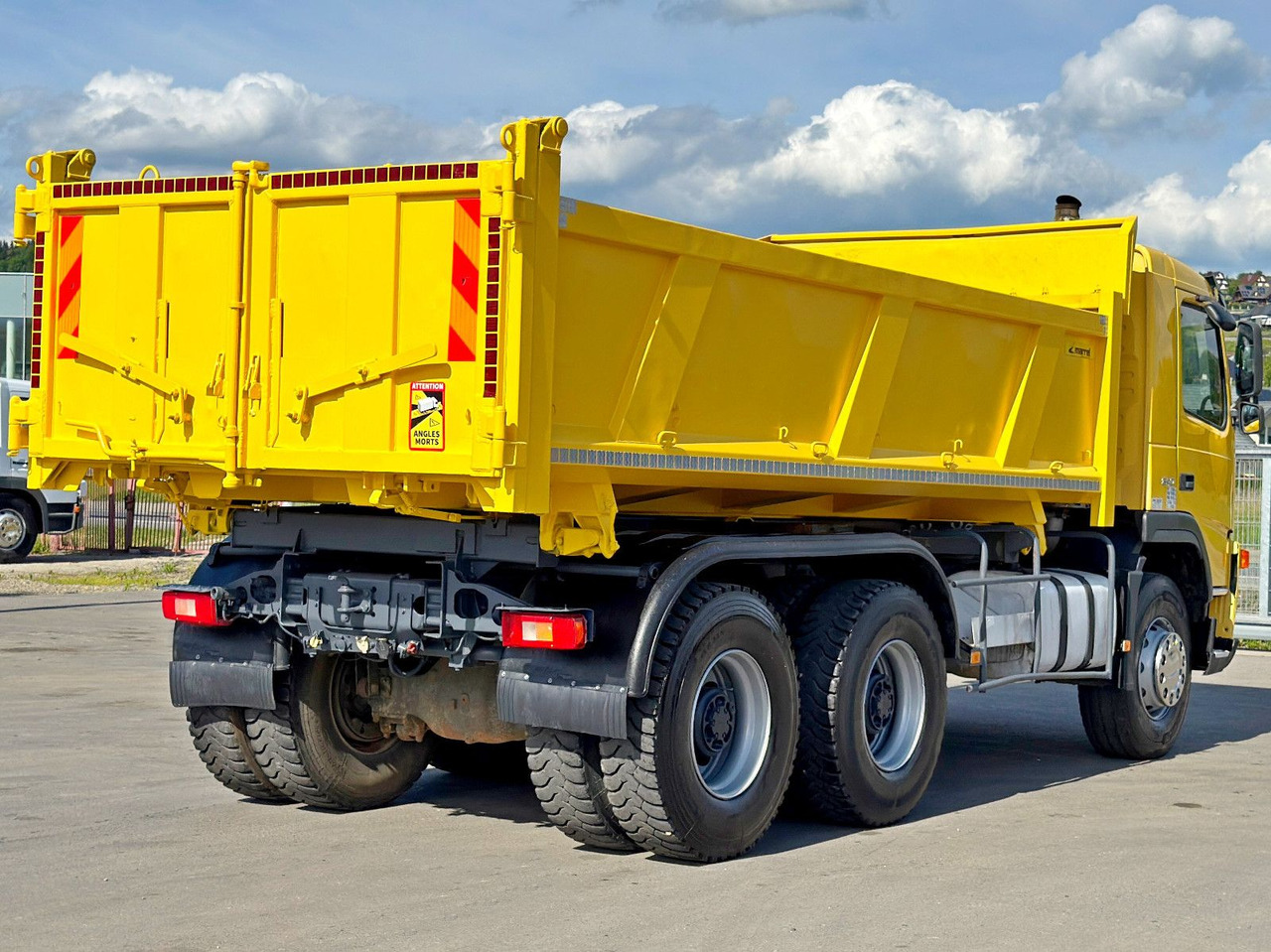 Kippiauto kuorma-auto, Nosturiauto Volvo FM 370 Kipper 6,20 m + BORDMATIC / 8x4 Volvo FM 12 340 Kipper 5,05 m + BORDMATIC / 6x4: kuva Kippiauto kuorma-auto, Nosturiauto Volvo FM 370 Kipper 6,20 m + BORDMATIC / 8x4 Volvo FM 12 340 Kipper 5,05 m + BORDMATIC / 6x4