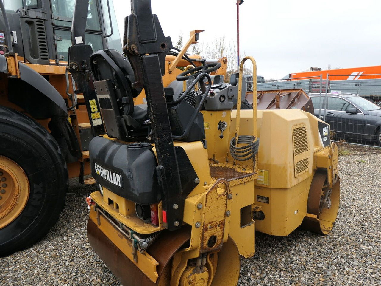 Caterpillar CB24 XT - Tiejyrä: kuva Caterpillar CB24 XT - Tiejyrä Caterpillar CB24 XT - Tiejyrä: kuva Caterpillar CB24 XT - Tiejyrä