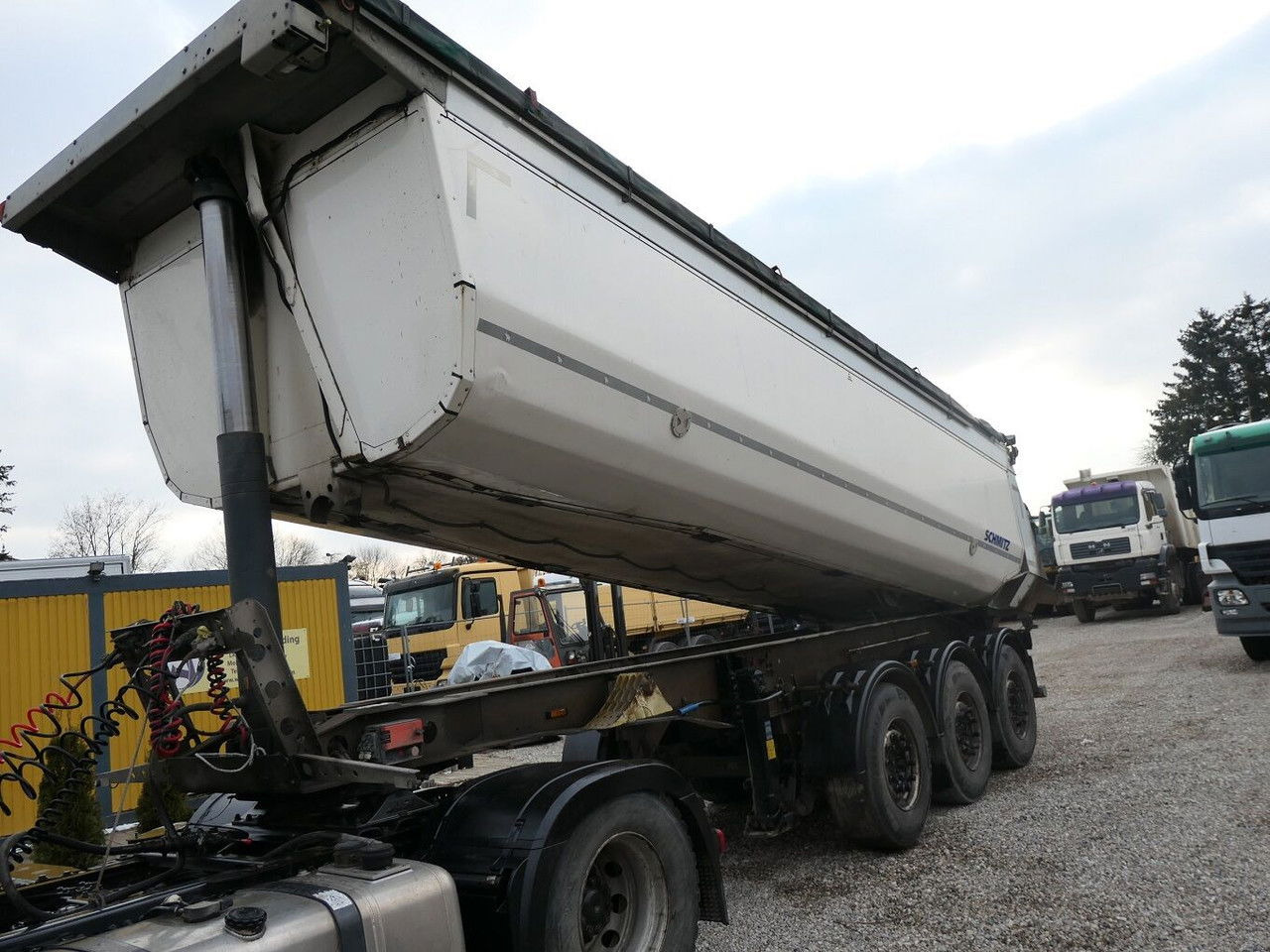 Schmitz Cargobull SGF S3 - Kippiauto puoliperävaunu: kuva Schmitz Cargobull SGF S3 - Kippiauto puoliperävaunu Schmitz Cargobull SGF S3 - Kippiauto puoliperävaunu: kuva Schmitz Cargobull SGF S3 - Kippiauto puoliperävaunu