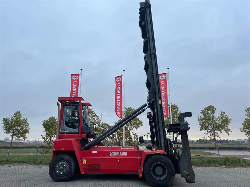 Kalmar DCG100-45ED7 - Konttien käsittelylaitteet: kuva Kalmar DCG100-45ED7 - Konttien käsittelylaitteet Kalmar DCG100-45ED7 - Konttien käsittelylaitteet: kuva Kalmar DCG100-45ED7 - Konttien käsittelylaitteet