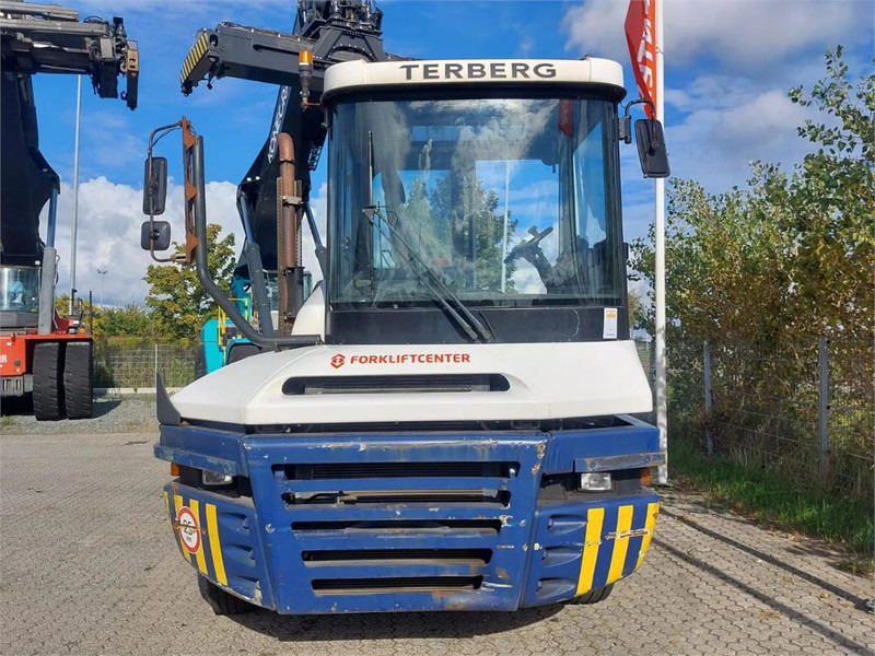 Terberg RT283 4x4 - Terminaalitraktori: kuva Terberg RT283 4x4 - Terminaalitraktori Terberg RT283 4x4 - Terminaalitraktori: kuva Terberg RT283 4x4 - Terminaalitraktori