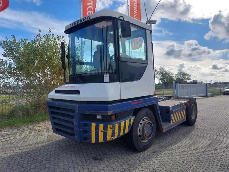 Terberg RT283 4x4 - Terminaalitraktori: kuva Terberg RT283 4x4 - Terminaalitraktori Terberg RT283 4x4 - Terminaalitraktori: kuva Terberg RT283 4x4 - Terminaalitraktori