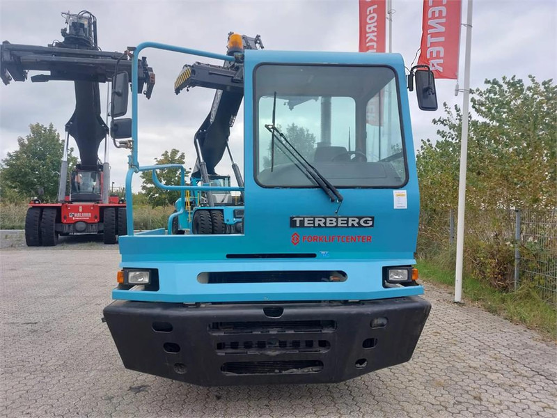 Terberg YT182 - Terminaalitraktori: kuva Terberg YT182 - Terminaalitraktori Terberg YT182 - Terminaalitraktori: kuva Terberg YT182 - Terminaalitraktori