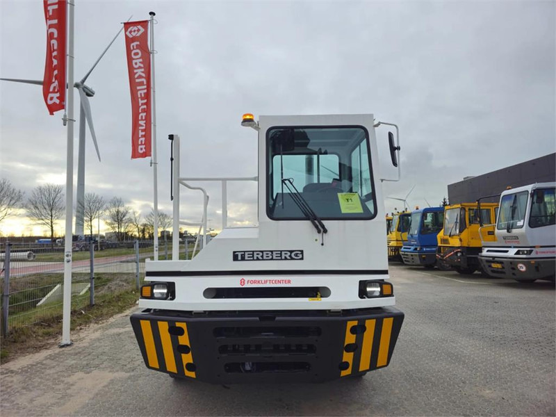 Terberg YT220 - Terminaalitraktori: kuva Terberg YT220 - Terminaalitraktori Terberg YT220 - Terminaalitraktori: kuva Terberg YT220 - Terminaalitraktori