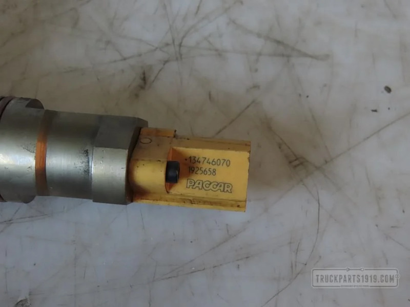 DAF Fuel System Injector - Injektori - Kuorma-auto: kuva DAF Fuel System Injector - Injektori - Kuorma-auto DAF Fuel System Injector - Injektori - Kuorma-auto: kuva DAF Fuel System Injector - Injektori - Kuorma-auto