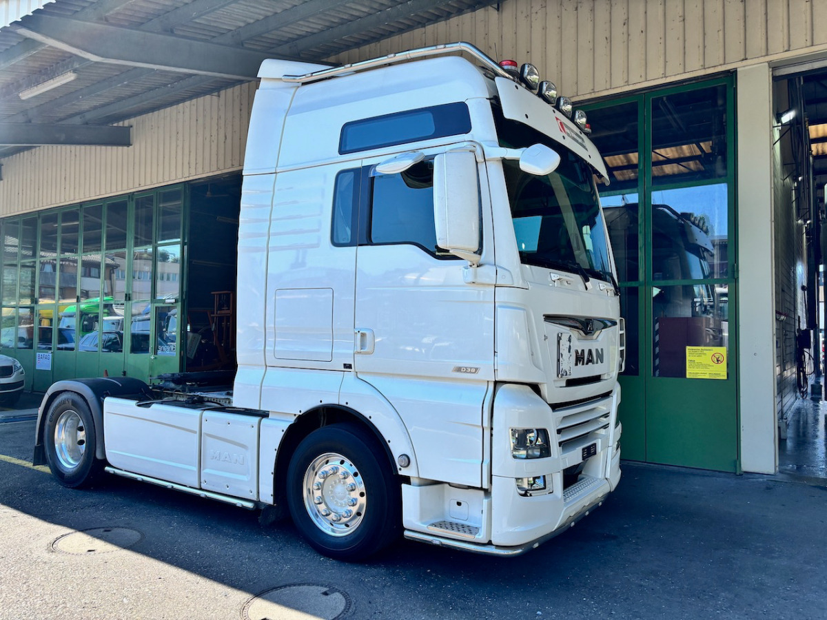 MAN TGX 18.640 - Vetopöytäauto: kuva MAN TGX 18.640 - Vetopöytäauto MAN TGX 18.640 - Vetopöytäauto: kuva MAN TGX 18.640 - Vetopöytäauto