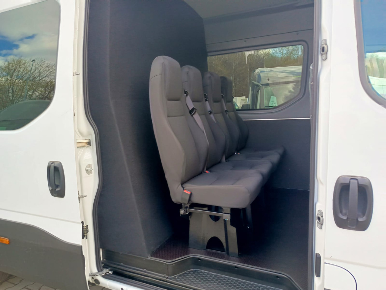 IVECO Daily 35 180 7-Sitzer - Pikkubussi, Jatko-ohjaamo kevyt kuorma-auto: kuva IVECO Daily 35 180 7-Sitzer - Pikkubussi, Jatko-ohjaamo kevyt kuorma-auto IVECO Daily 35 180 7-Sitzer - Pikkubussi, Jatko-ohjaamo kevyt kuorma-auto: kuva IVECO Daily 35 180 7-Sitzer - Pikkubussi, Jatko-ohjaamo kevyt kuorma-auto